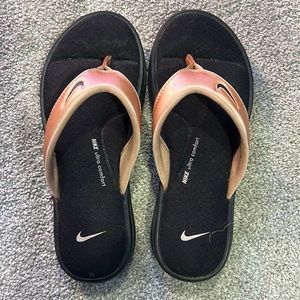 Nike ultra comfort flip flops